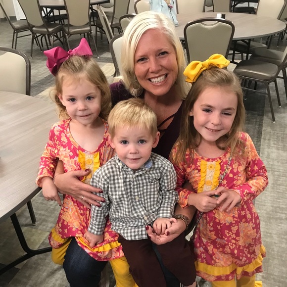 Meet your Posher, Mitzi - Picture 2 of 8